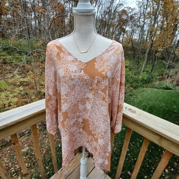 Andree by Unit Chic Floral Lightweight Blouse - Picture 1 of 6